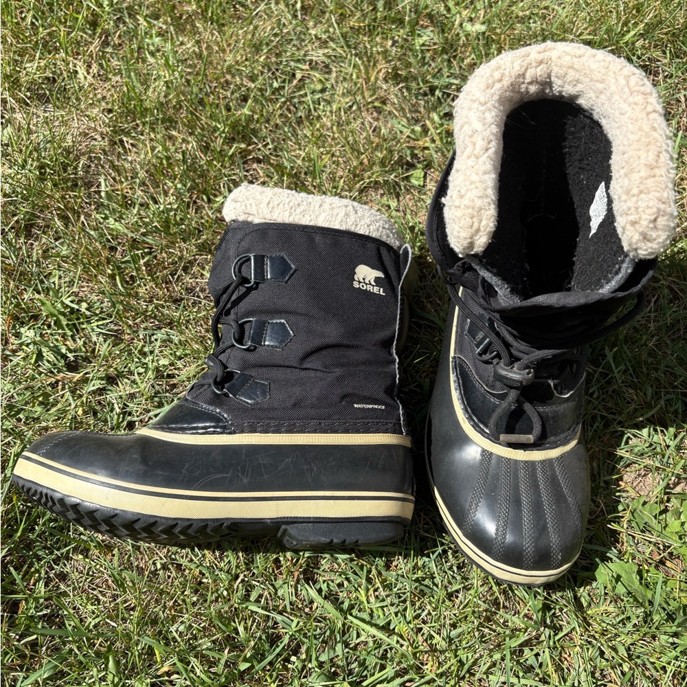Sorel Black Boots with Cream Lining